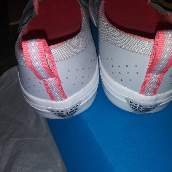 Columbia Slip Ons. Sz8. Gray/ Coral - Picture 2 of 2
